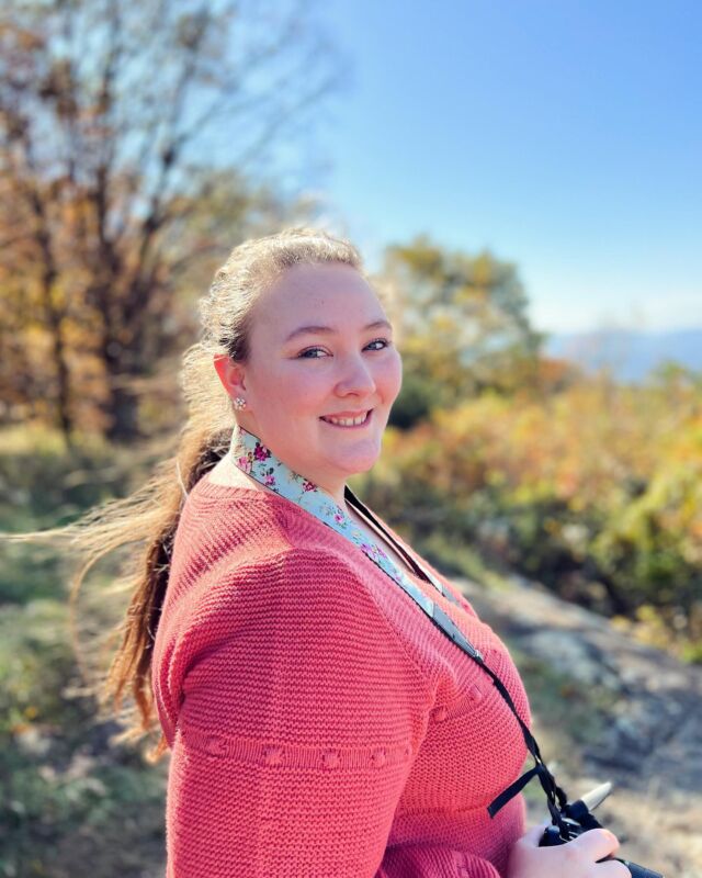 “I’m so glad I live in a world where there are Octobers” - Anne of Green Gables 🍁

#anneofgreengables #october #fashion #sweater #fall #autumn #shenandoah #roadtrip #mountains #amazonfashion #beauty #photography #photographer #smile #model #happy #lifestyle #blogger #vlogger #youtuber