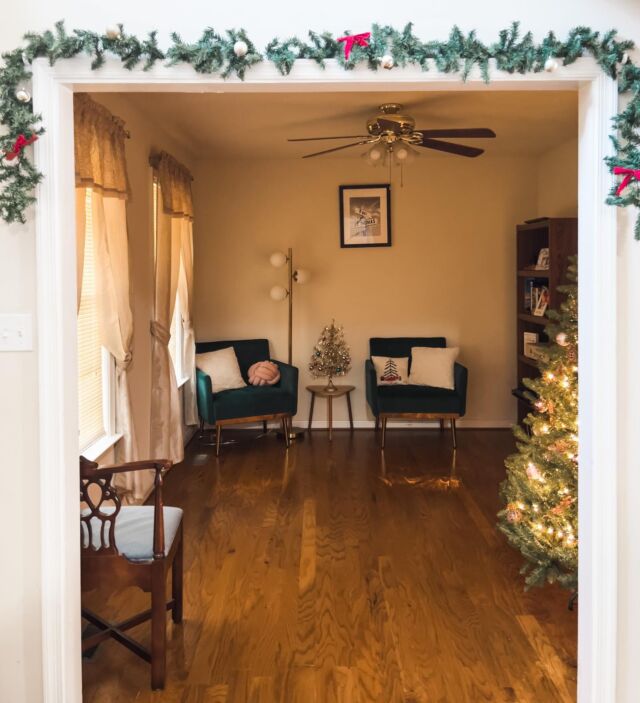 Our home has been so cozy throughout the holiday season ❤️🎄 

#christmas #homeforchristmas #decoration #december #happiness #garland #cozy #merrychristmas #happyholidays #homedecor #smallblogger #discoverynder10k #blogger #vlogger #youtuber #bethanyrosedesign #homeinterior #interiordesign #interiordecor #interiordecorating
